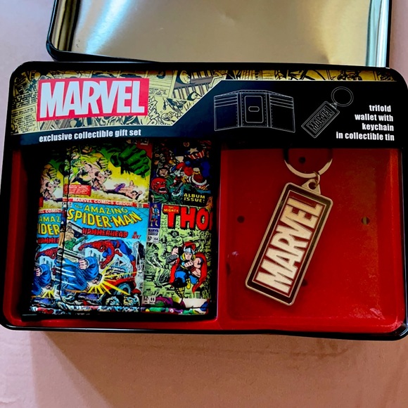 Marvel Exclusive Collectible Gift Set Wallet and Key Chain - Picture 2 of 3